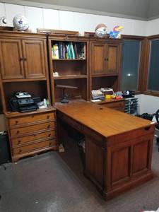 lot 5253 image: 3 Piece Mahogany Coworkers Desk