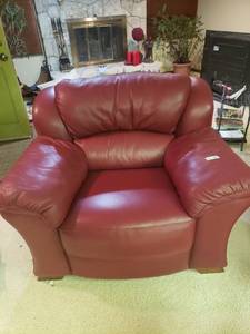 lot 5256 image: Red Leather King Chair