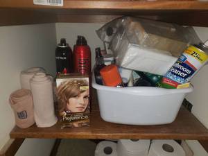 lot 5305 image: Lot of Hair and Skin Care products