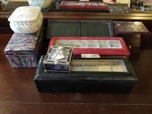lot 5323 image: Lot of Jewelry and Watch Cases