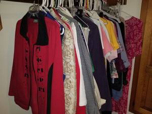 lot 5327 image: Lot of Womens Clothes Sizes Medium-Large