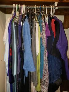 lot 5329 image: Lot of Womens Clothes Sizes Medium-Large