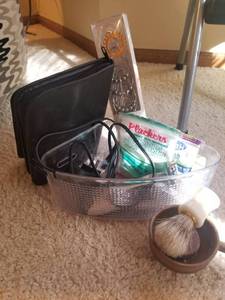 lot 5335 image: Lot of Bathroom Accessories and Shaving Equipment