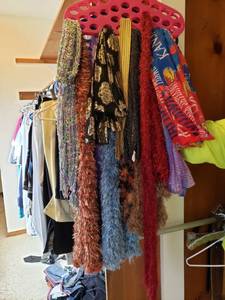 lot 5336 image: Lot of Scarves