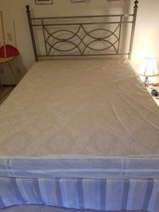 lot 5339 image: Metal Bedframe with Box Screen and Mattress