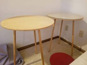 lot 5344 image: Lot of 2 Side Table with 1 Glass Top