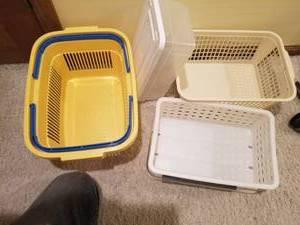 lot 5356 image: Lot of Plastic Baskets