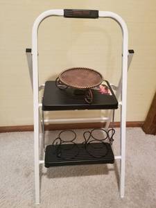 lot 5358 image: Tricam Step Stool with 3 Metal Holders