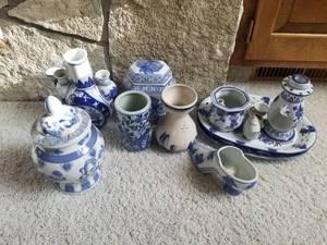 lot 5378 image: Blue and White Collectible Glassware