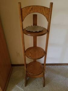 lot 5384 image: 3 Tier Wooden Shelf with Dish