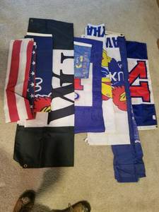 lot 5399 image: Lot of 8 KU Flags with 1 american Flag
