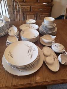 lot 5403 image: Fine China Set