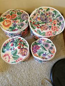lot 5411 image: Dining Ware Floral Bags with Zippers