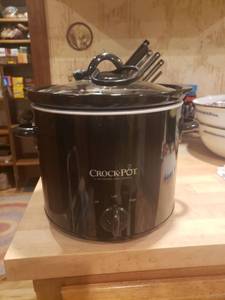 lot 5415 image: Black Crockpot