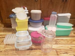 lot 5421 image: Lot of Various Tupperware