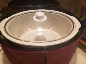 lot 5423 image: Large Crockpot with Cover