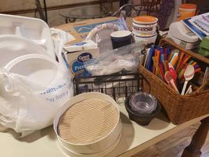 lot 5435 image: Various Plasticware