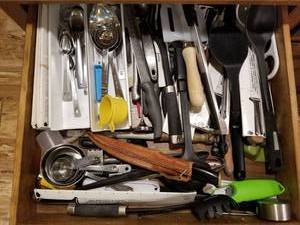 lot 5447 image: Lot of Utensils and Knives