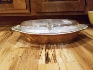 lot 5453 image: Collectible Vintage Pyrex Colored Serving Tray