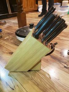 lot 5459 image: JA Henckels International Knives