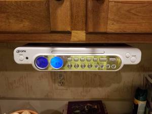 lot 5464 image: GPX Under Counter Radio CD Player
