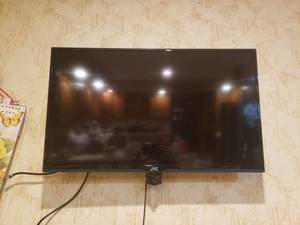 lot 5469 image: 32 inch JVC TV with Wall Mount