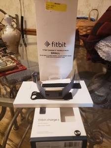 lot 5470 image: Fitbit Charge 3 Small