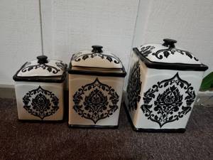 lot 5480 image: Set of 3 Damask Canisters