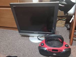 lot 5488 image: 20 inch Samsung LCD TV and Radio