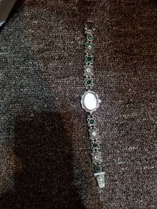 lot 5496 image: Genva Womens Watch