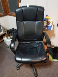 lot 5501 image: Black Leather Office Chair