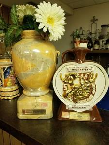 lot 5511 image: Bar Decor