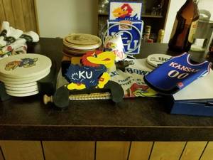 lot 5512 image: KU Decor and Home Decor