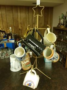 lot 5514 image: Metal Tree for Mugs with Mugs