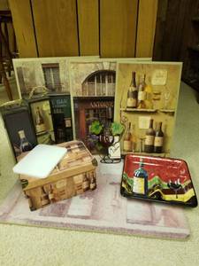 lot 5517 image: Lot of Wine Decor
