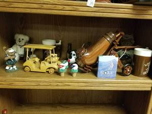 lot 5518 image: Lot of Golf Decor