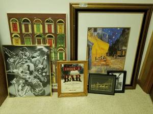 lot 5526 image: Lot of Wall Decor
