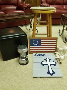 lot 5527 image: Lot of Home Decor with Barstool and Mini Ottoman with Storage