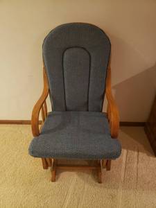 lot 5534 image: Blue Oak Cloth Glider Rocker