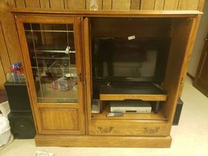 lot 5538 image: Wooden Entertainment Center