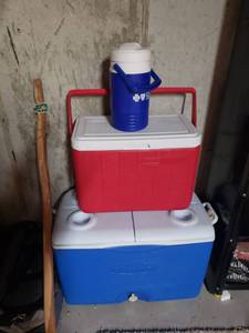 lot 5546 image: Lot of Coolers