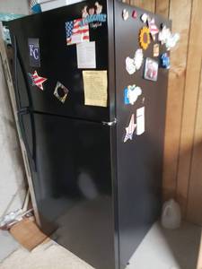 lot 5548 image: Whirlpool Refrigerator -Works Great
