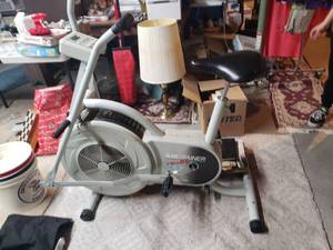 lot 5567 image: Air Trainer Pro SE Bike