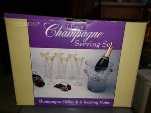 lot 5575 image: 7 Piece Champagne Set