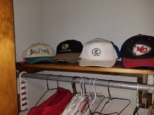lot 5580 image: Lot of Sports Baseball Caps and Clothing&nbsp