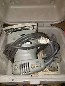 lot 5593 image: Porter Cable Hand Sander