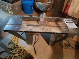 lot 5602 image: Vermont American Table With Outlet