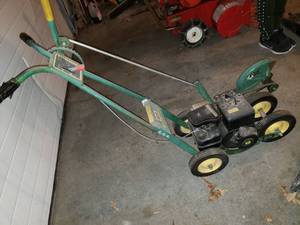 lot 5631 image: John Deere Edger