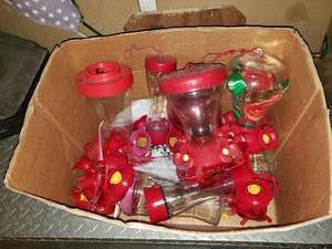 lot 5650 image: Lot of Bird Feeders