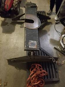 lot 5662 image: 5th Wheel Tailgate Bracket with Pins